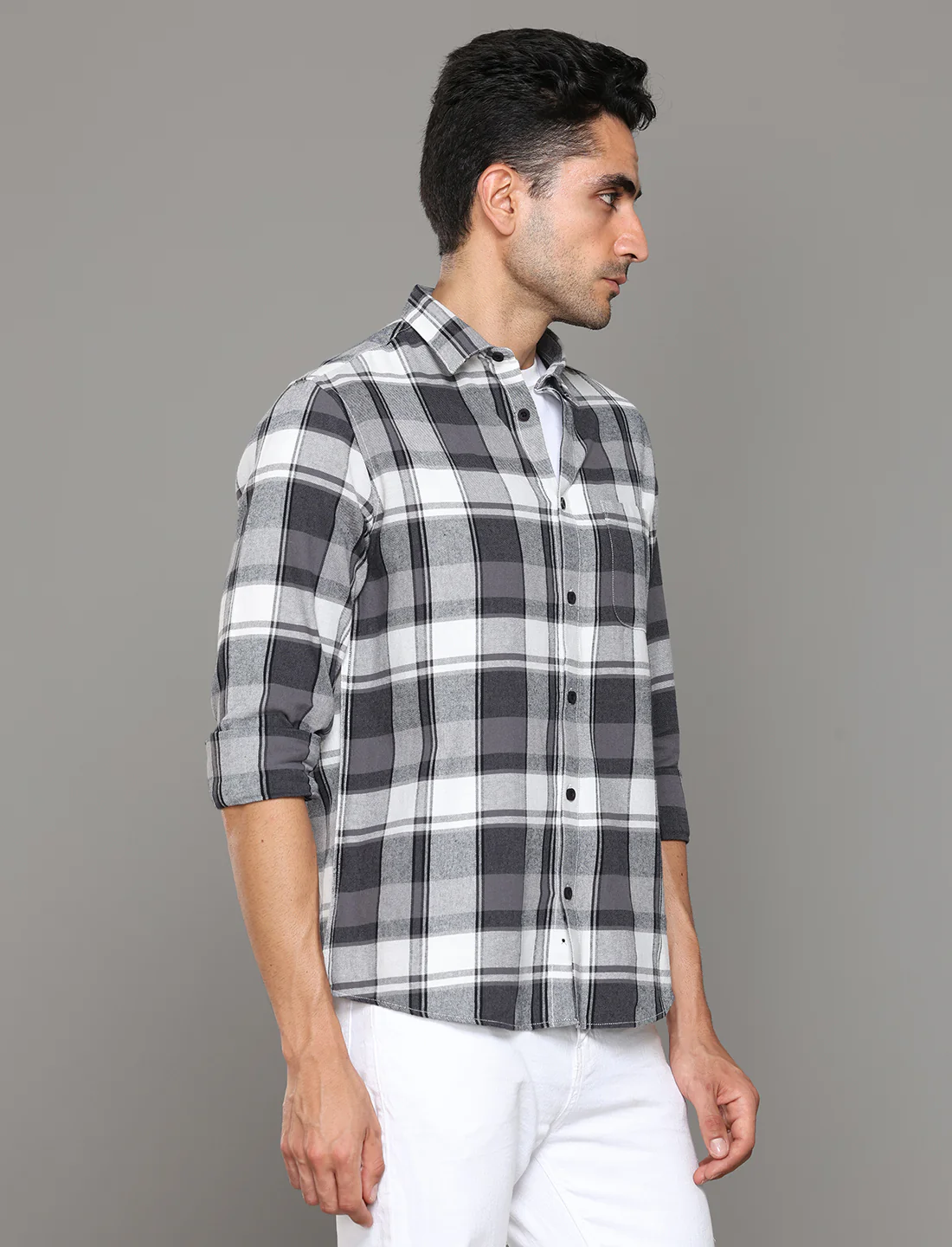 Uri Black Checked Regular Fit Flannel Cotton Casual Shirt - Image 2